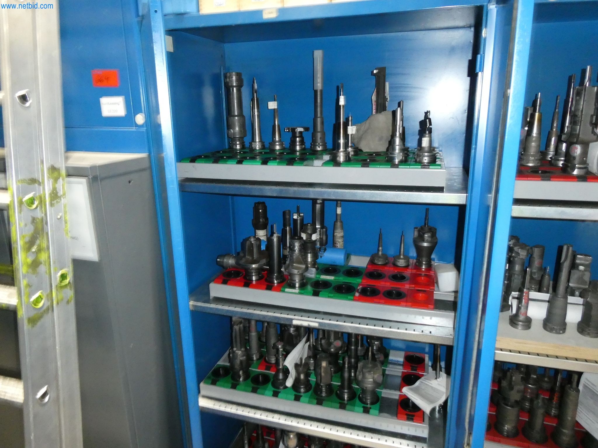 Werkzeugschrank m. Werkzeugaufnahmen
